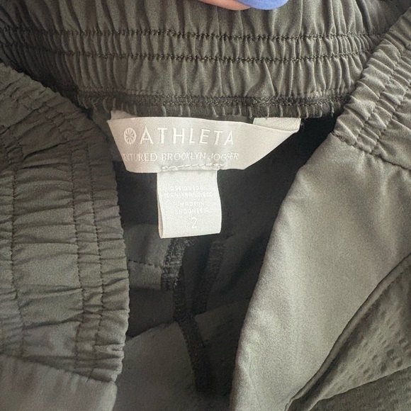 Athleta Textured Brooklyn Jogger Mountain Olive Green size 2 Travel Breathable - Picture 5 of 5
